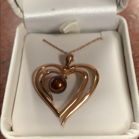 Jewelry - Rose Colored Heart Pendant w/brown Pearl
